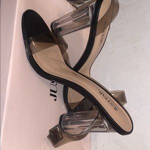 Just Fab heels never worn
